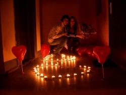романтический вечер (свечи, сердечки)